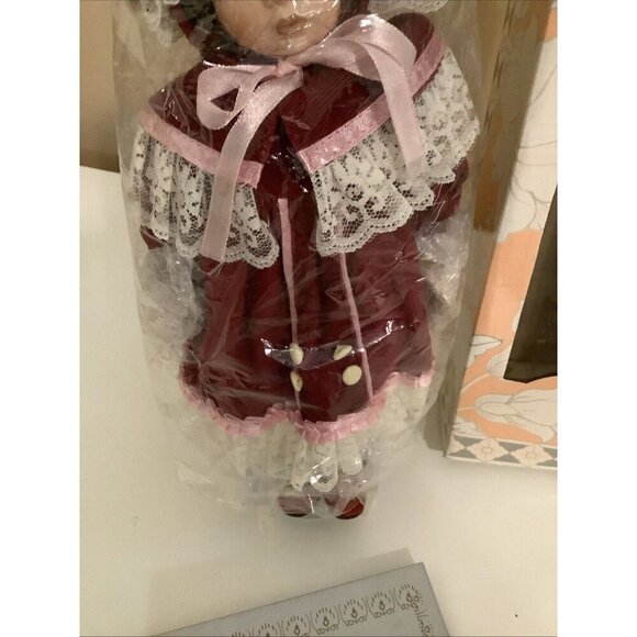 Porcelain Doll 16” In Limited Edition Brown Hair Blue Eyes Red Bow Vtg. - Picture 4 of 7